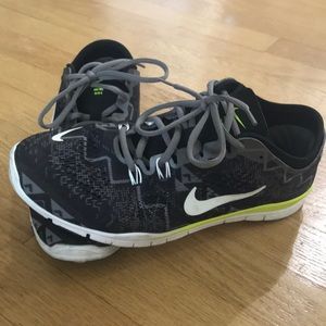 Black Aztec Nikes Women’s 9